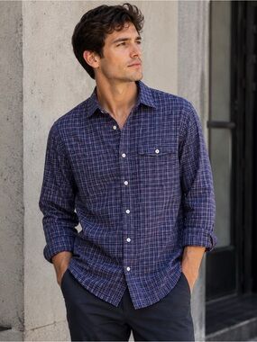 Banana Republic Navy and Red Plaid Men's Button-Up Shirt